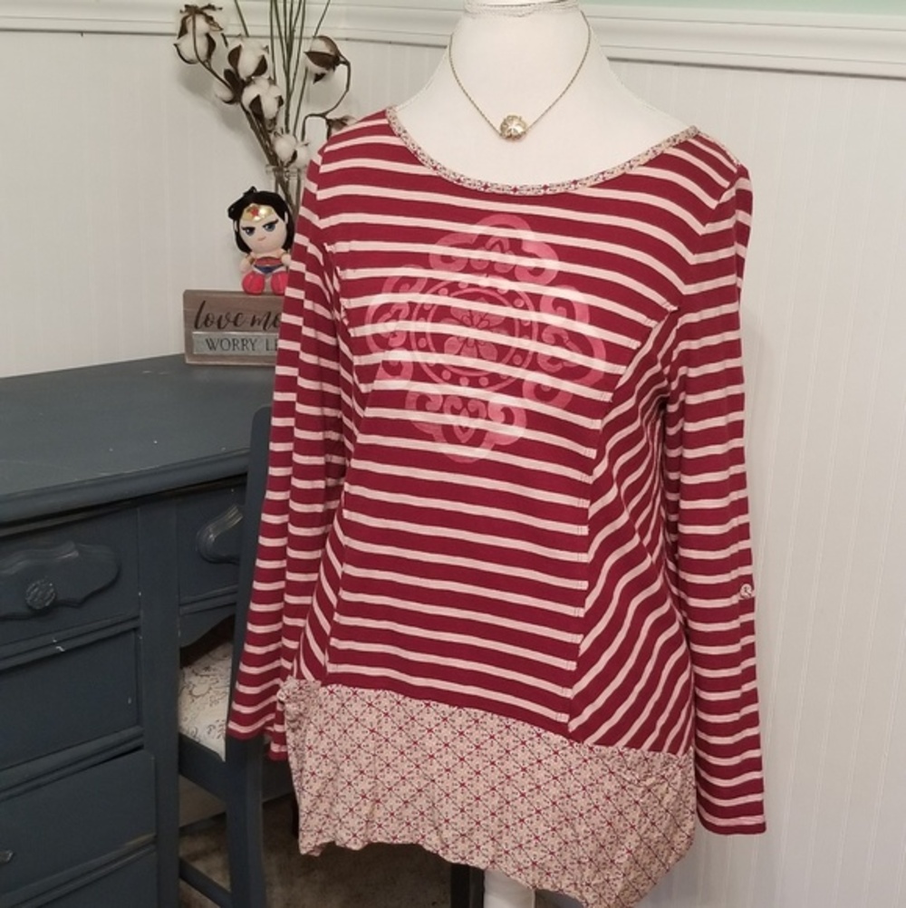 Anthropology Red and cream‎ top